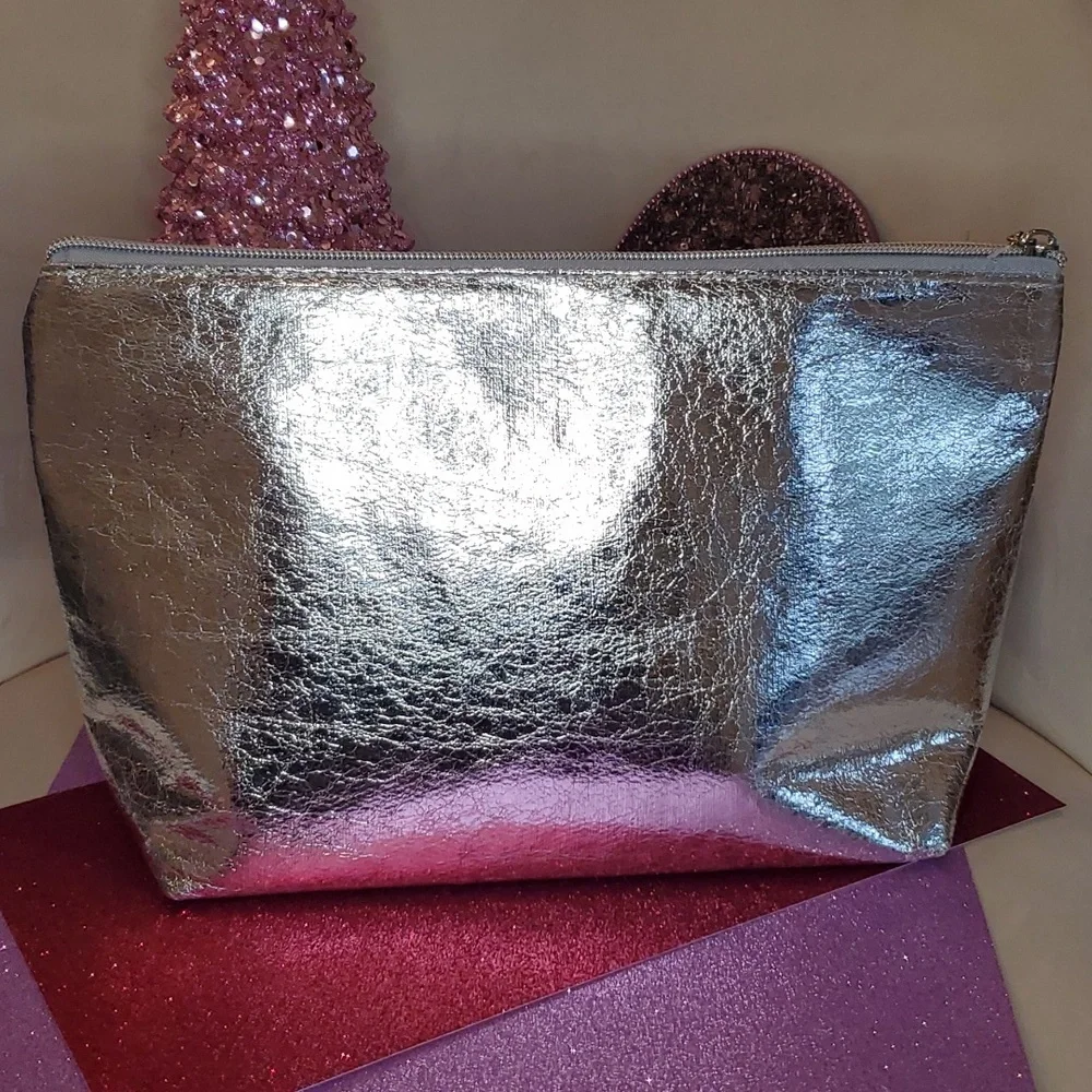 Juicy Couture 💖NWOT💖 Crackled Metallic Silver Large Cosmetic Bag!💖💖💖 - Picture 8 of 9